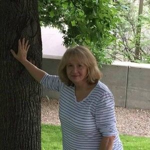 Meet your Posher, Dee dee